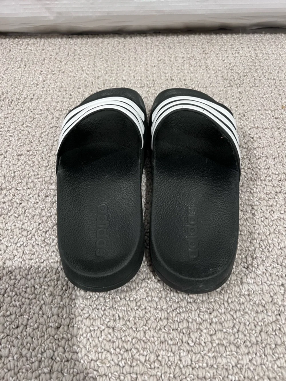 adidas Kids Black White Striped Logo Slide Sandals Comfort Kids size 4,